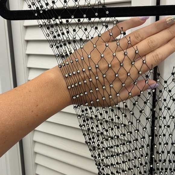 Crystal cover up - Picture 14 of 17